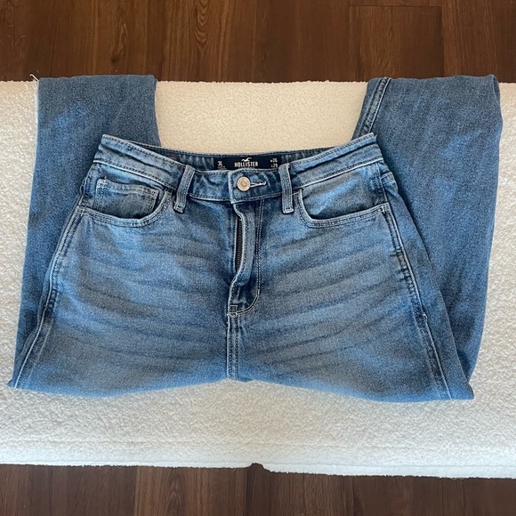 Hollister Ultra High Rise Mom Jeans - Women’s Size 26 - Picture 7 of 11